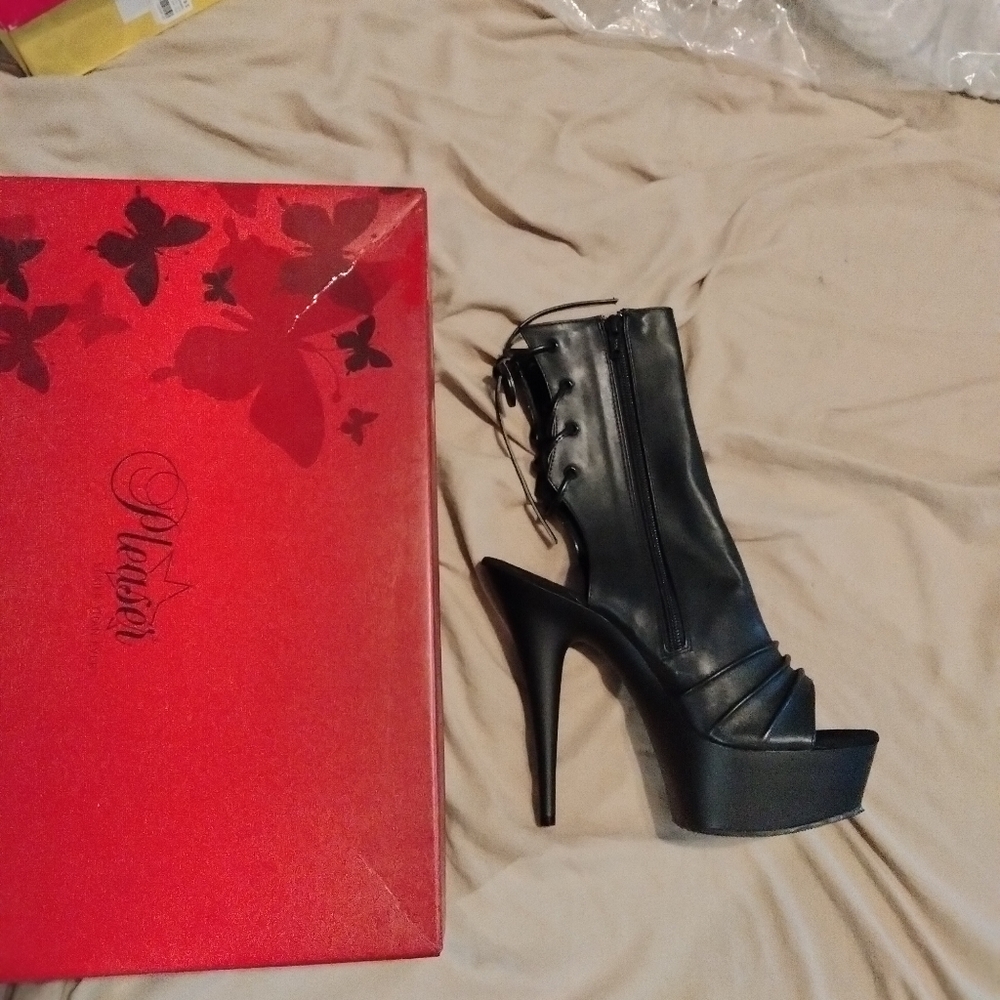 NEW Pleaser boots. Delight-1018